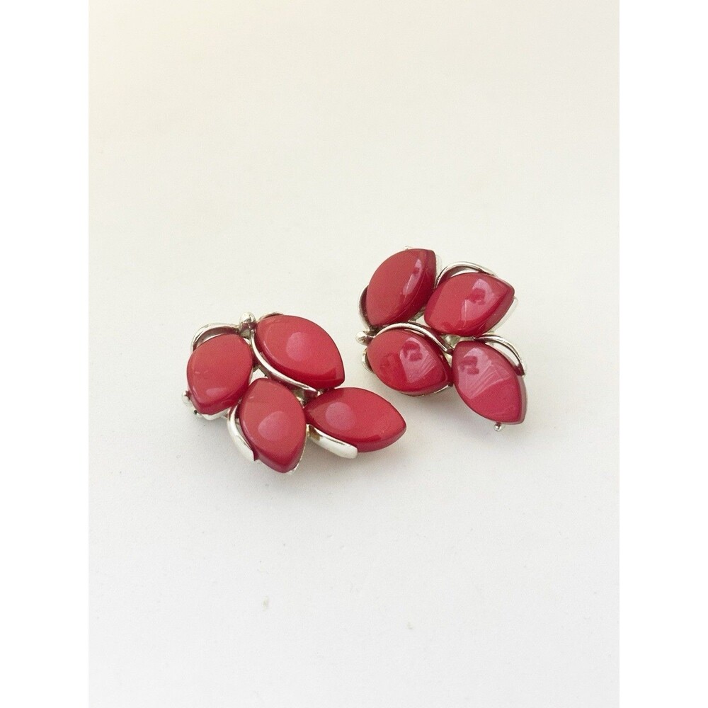 Vintage Lisner Cherry Red Thermoset clip on earrings - Picture 4 of 4